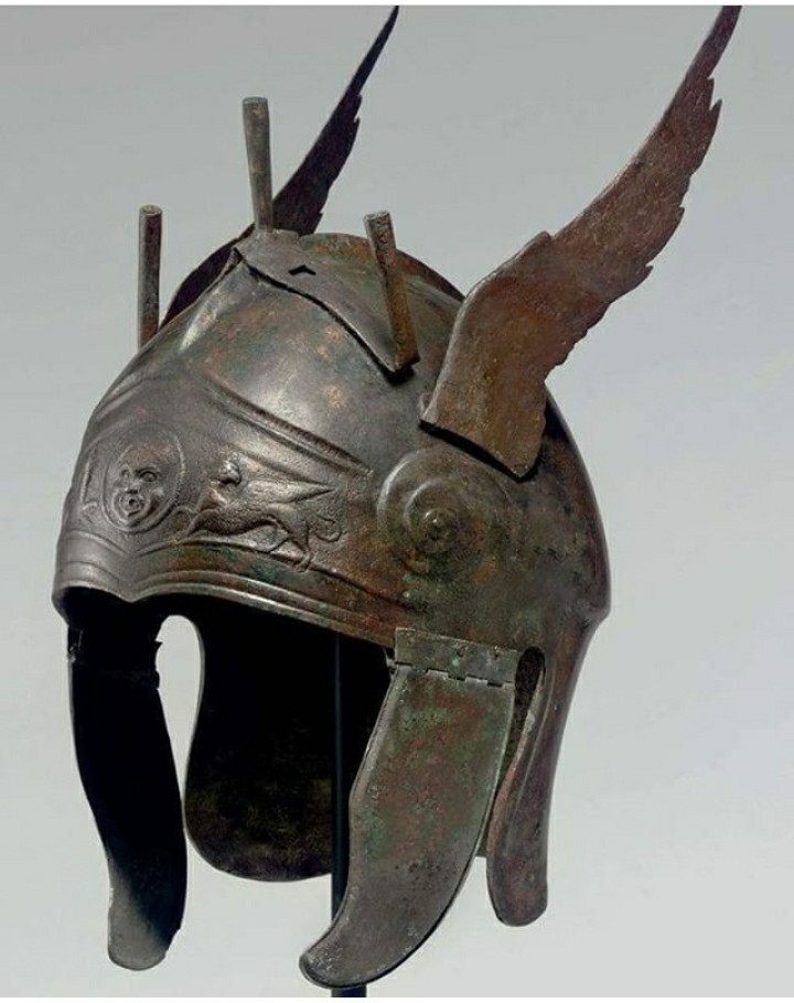 Македонски шлем од бронза, приватна колекција, најверојатно Турција